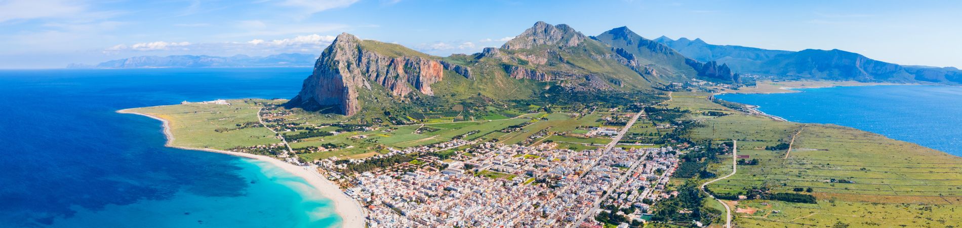 San Vito Lo Capo – breiter Sandstrand mit Monte Monaco